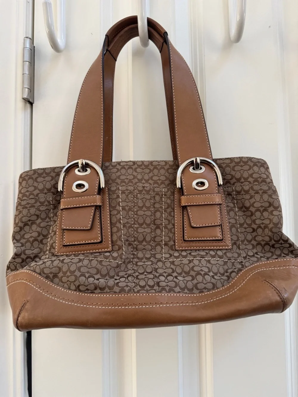 Coach Vintage Brown Signature Canvas Shoulder Bag with Tan Trim - Picture 8 of 16